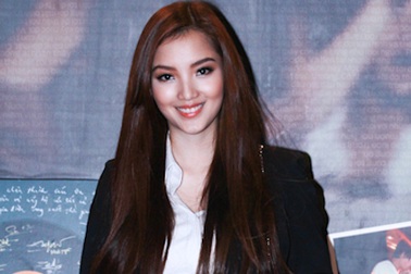 Huỳnh Bích Phương cuốn hút tới chúc mừng Thanh Bùi
