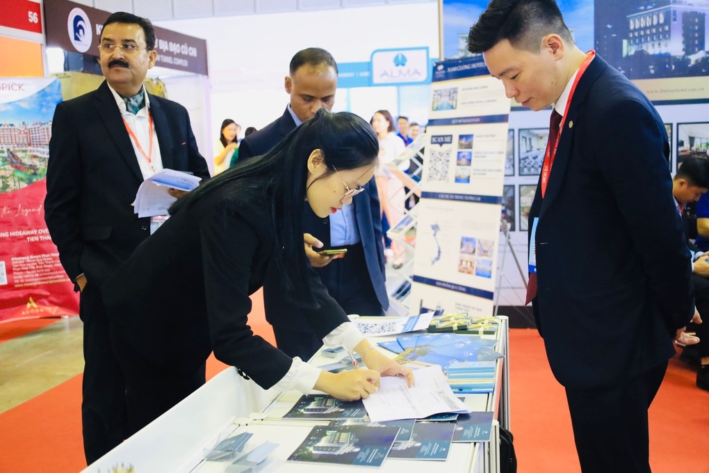 Tấp nập khách tại Hội chợ Du lịch Quốc tế TPHCM 2023 - 5 Tấp nập khách tại Hội chợ Du lịch Quốc tế TPHCM 2023 - 5