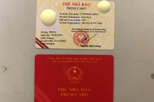 Tạm giữ hình sự tài xế mua thẻ nhà báo giả để "lòe" CSGT