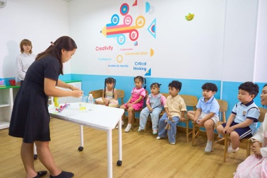 Yola mang chương trình tiếng Anh của 12 quốc gia đến trẻ em Việt