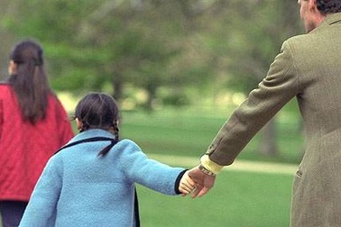 Trẻ con thông minh hơn khi được bố quan tâm