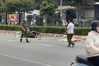Chở hai con đi học về, người cha gặp tai nạn tử vong ở TPHCM