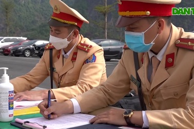 CSGT Hạ Long đồng loạt ra quân