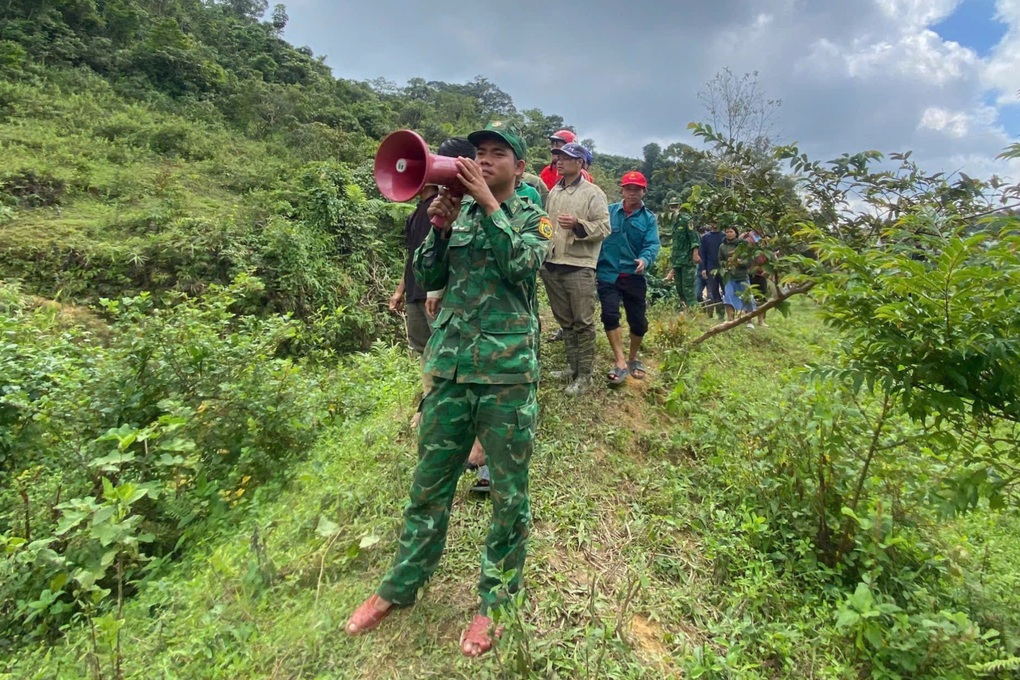 Vụ quả đồi đổ ập giữa trời nắng: Chưa liên lạc được 3 người dân - 1 Vụ quả đồi đổ ập giữa trời nắng: Chưa liên lạc được 3 người dân - 1