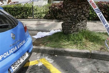 Kinh hoàng một phụ nữ Anh bị cắt đầu ngay tại siêu thị 