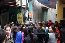 Phẫn nộ xem thực nghiệm hiện trường bố đánh con trai dã man bằng điếu cày 