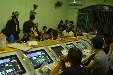 Liên tiếp "đánh úp" nhiều tụ điểm cờ bạc ở Sài Gòn