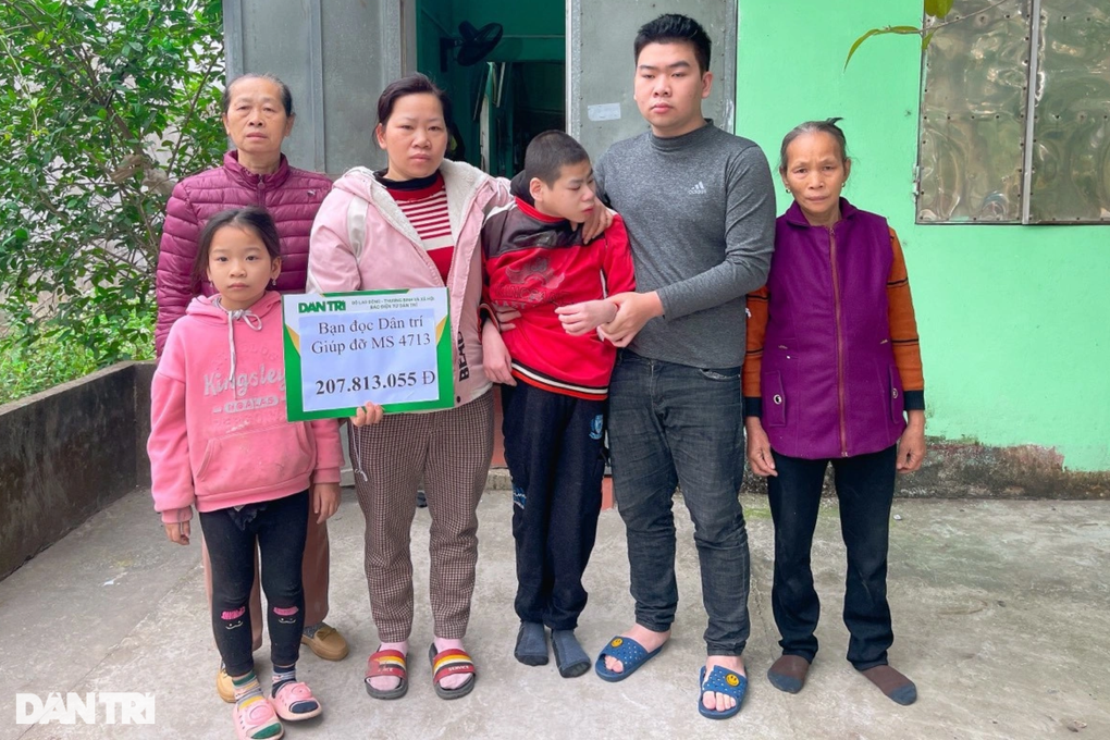 Bạn đọc Dân trí giúp đỡ người mẹ góa nuôi 3 con thơ hơn 230 triệu đồng - 1 Bạn đọc Dân trí giúp đỡ người mẹ góa nuôi 3 con thơ hơn 230 triệu đồng - 1