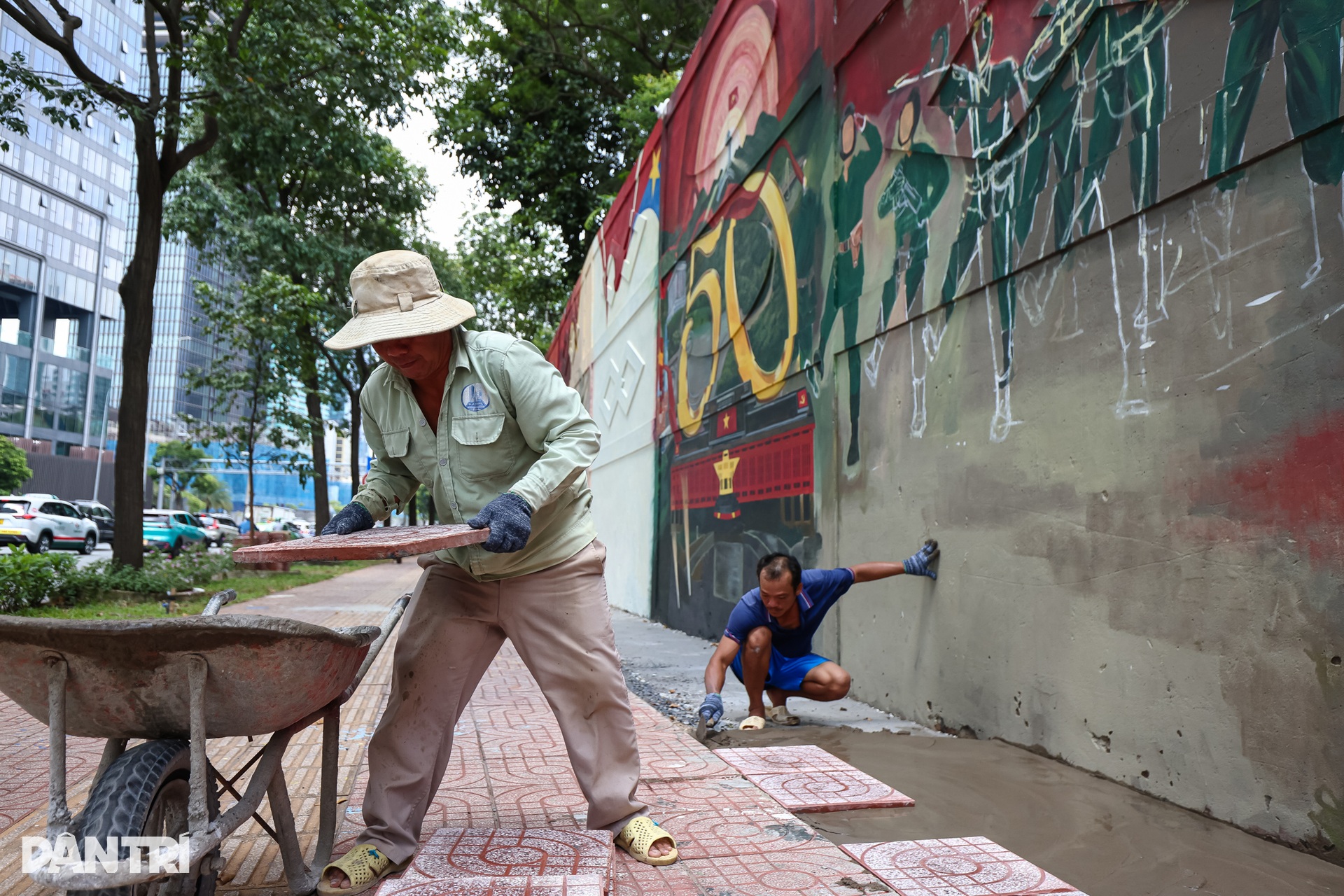 Chiêm ngưỡng bức tranh bích hoạ dài 300m trên đường phố TPHCM - 11 Chiêm ngưỡng bức tranh bích hoạ dài 300m trên đường phố TPHCM - 11