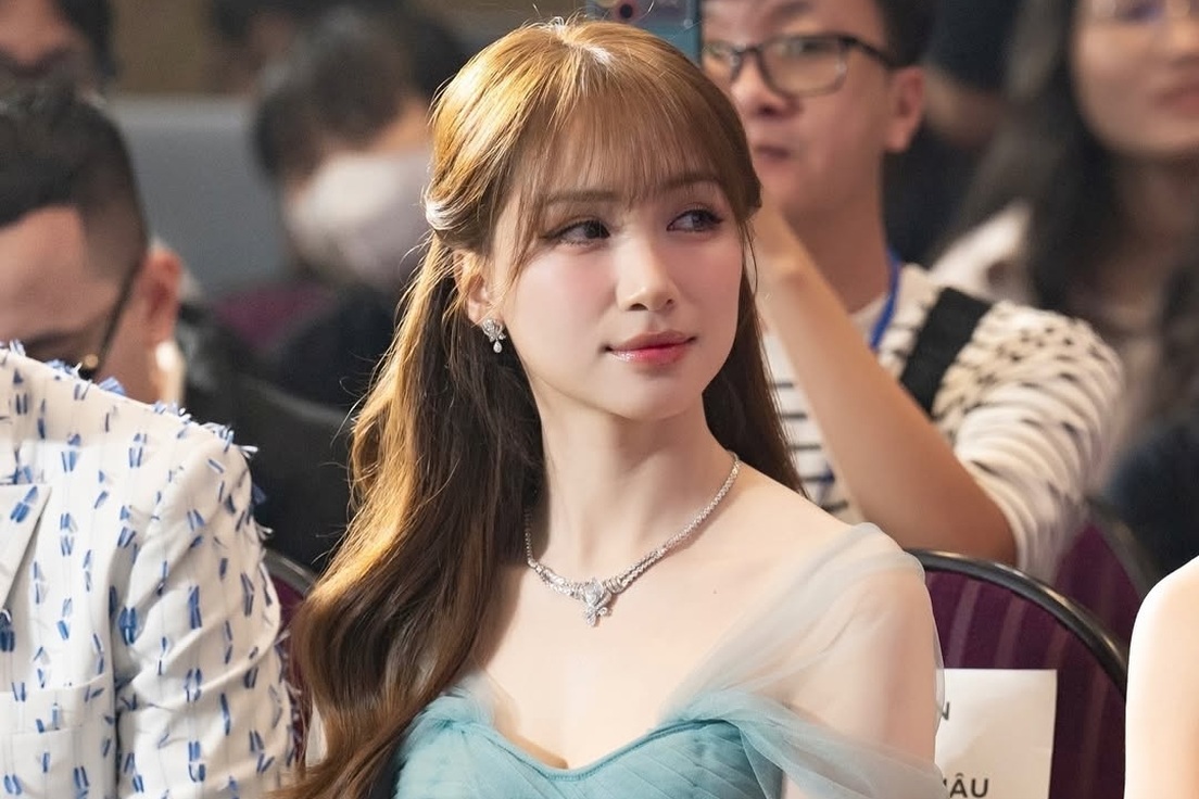 Hòa Minzy tuổi 30: Cuộc sống sang chảnh và tình bạn đặc biệt với Văn Toàn