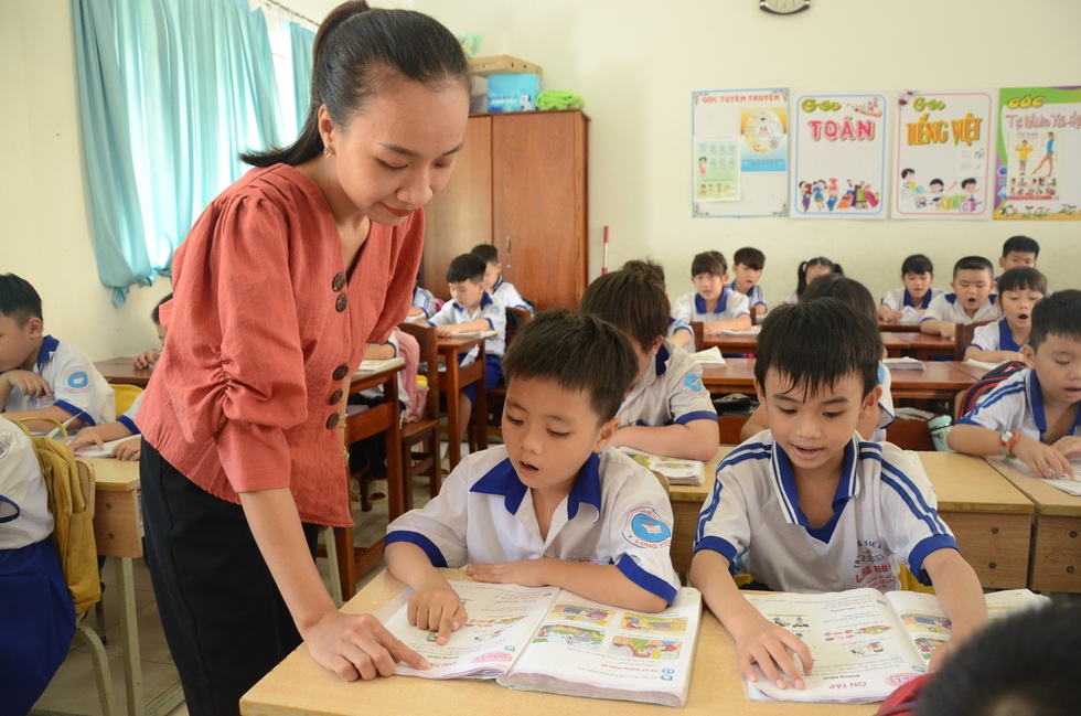 Một bộ SGK thống nhất toàn quốc: “Trông Bắc, trông Nam, trông cả địa cầu” - 3 Một bộ SGK thống nhất toàn quốc: “Trông Bắc, trông Nam, trông cả địa cầu” - 3