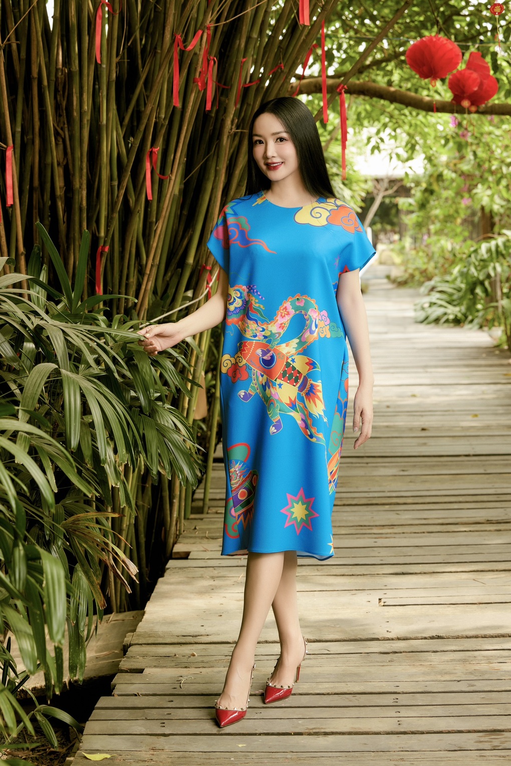 Hoa hậu Đền Hùng Giáng My trẻ trung tuổi 53, diện đồ đôi cùng mẹ ruột - 7