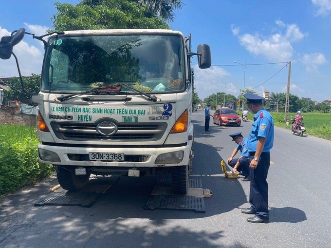 Lực lượng Thanh tra GTVT Hà Nội tiến hành kiểm tra, xử lý vi phạm về tải trọng phương tiện giao thông đường bộ trên địa bàn Thành phố