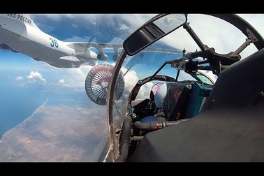 Máy bay chiến đấu Nga tiếp liệu ngoạn mục trên không