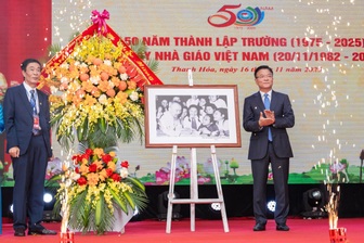 Phó Thủ tướng Lê Thành Long dự kỷ niệm thành lập ngôi trường 50 năm tuổi