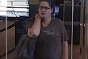 “Nữ quái” mặc đồ ngủ cướp 5 ngân hàng trong... 90 phút