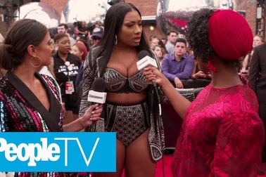 Megan Thee Stallion diện trang phục gợi cảm