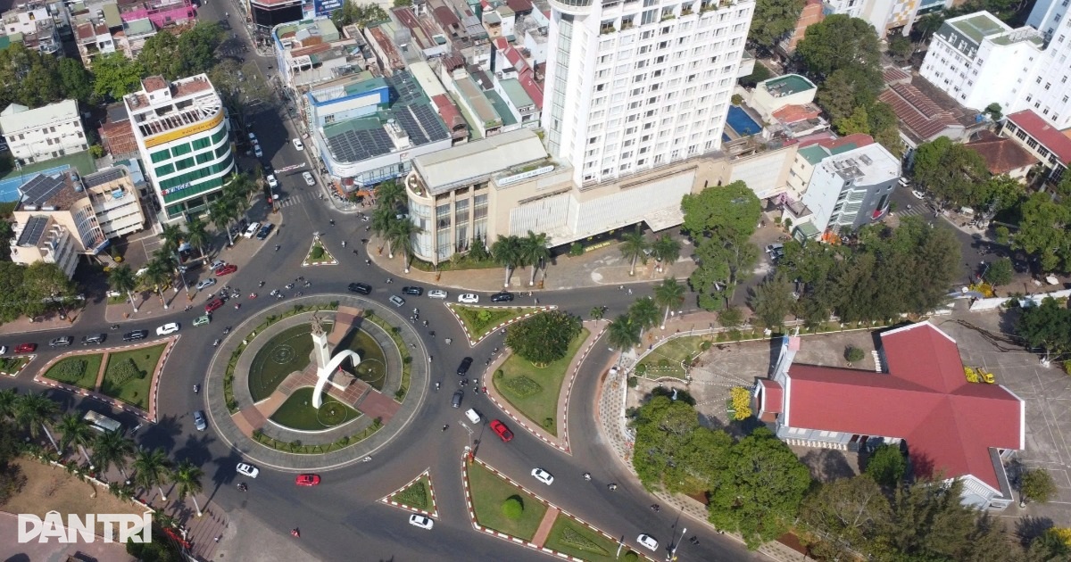 Đề xuất tăng mức hỗ trợ cán bộ đi làm xa lên 7 triệu đồng/tháng