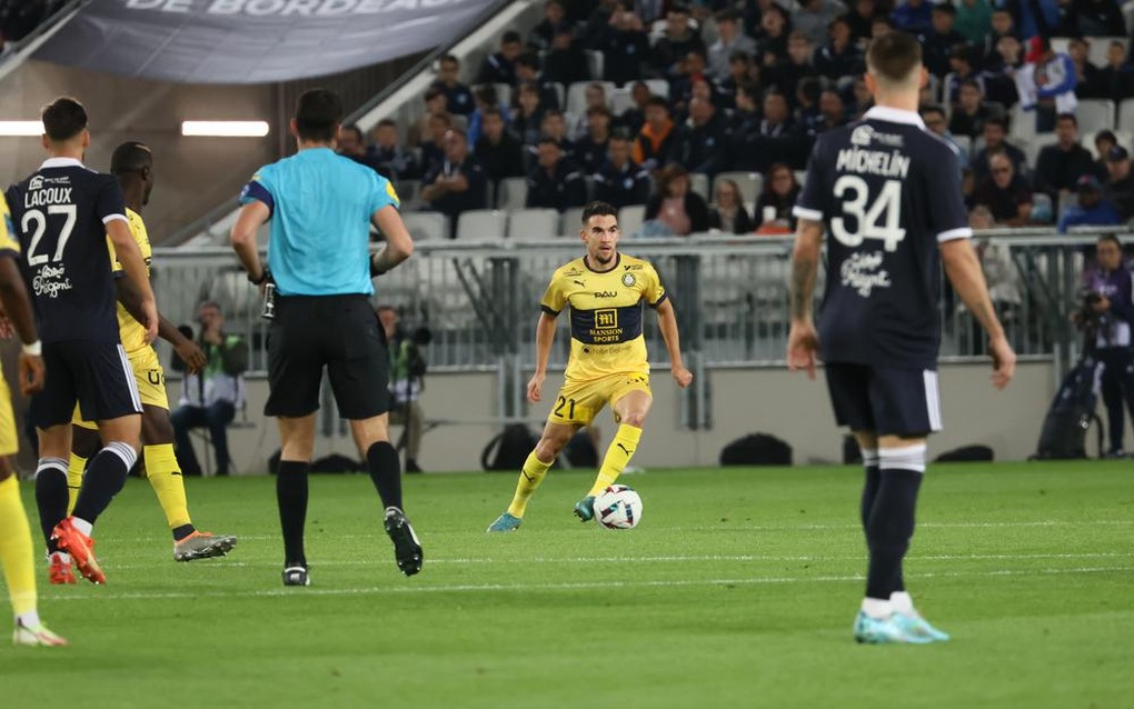 Quang Hải lần thứ hai bị bỏ rơi trong ngày Pau FC tạo nên bất ngờ - 2 Quang Hải lần thứ hai bị bỏ rơi trong ngày Pau FC tạo nên bất ngờ - 2
