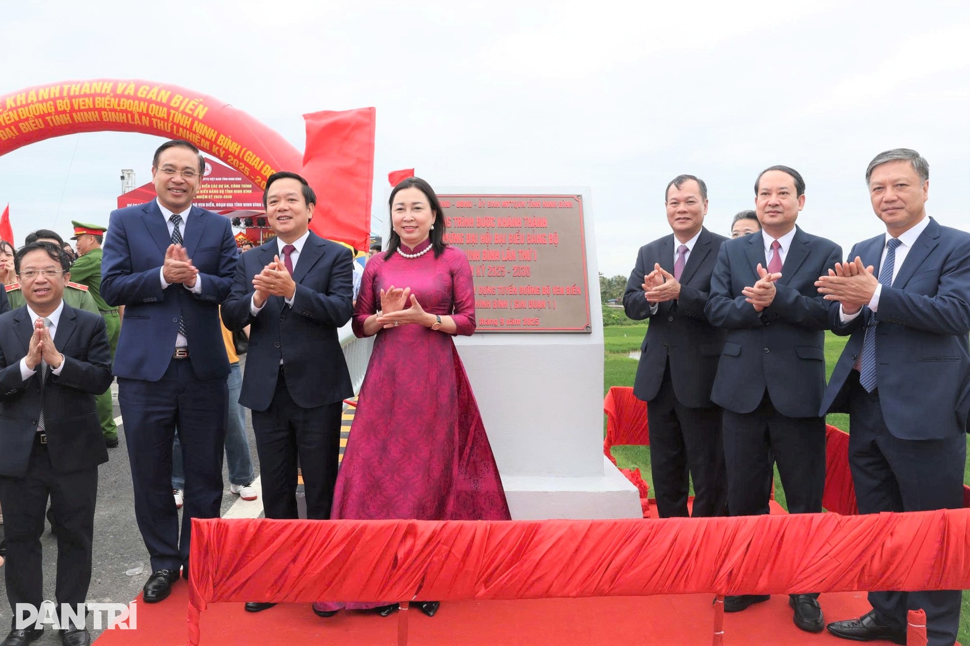 Ngắm cầu gần 700 tỷ đồng vượt sông Đáy, thi công công nghệ hiện đại nhất - 2 Ngắm cầu gần 700 tỷ đồng vượt sông Đáy, thi công công nghệ hiện đại nhất - 2