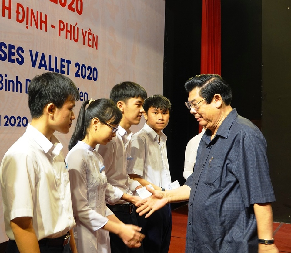 Trao 91 suất học bổng Vallet tổng trị giá gần 1,1 tỷ đồng đến HS, SV ưu tú - 3