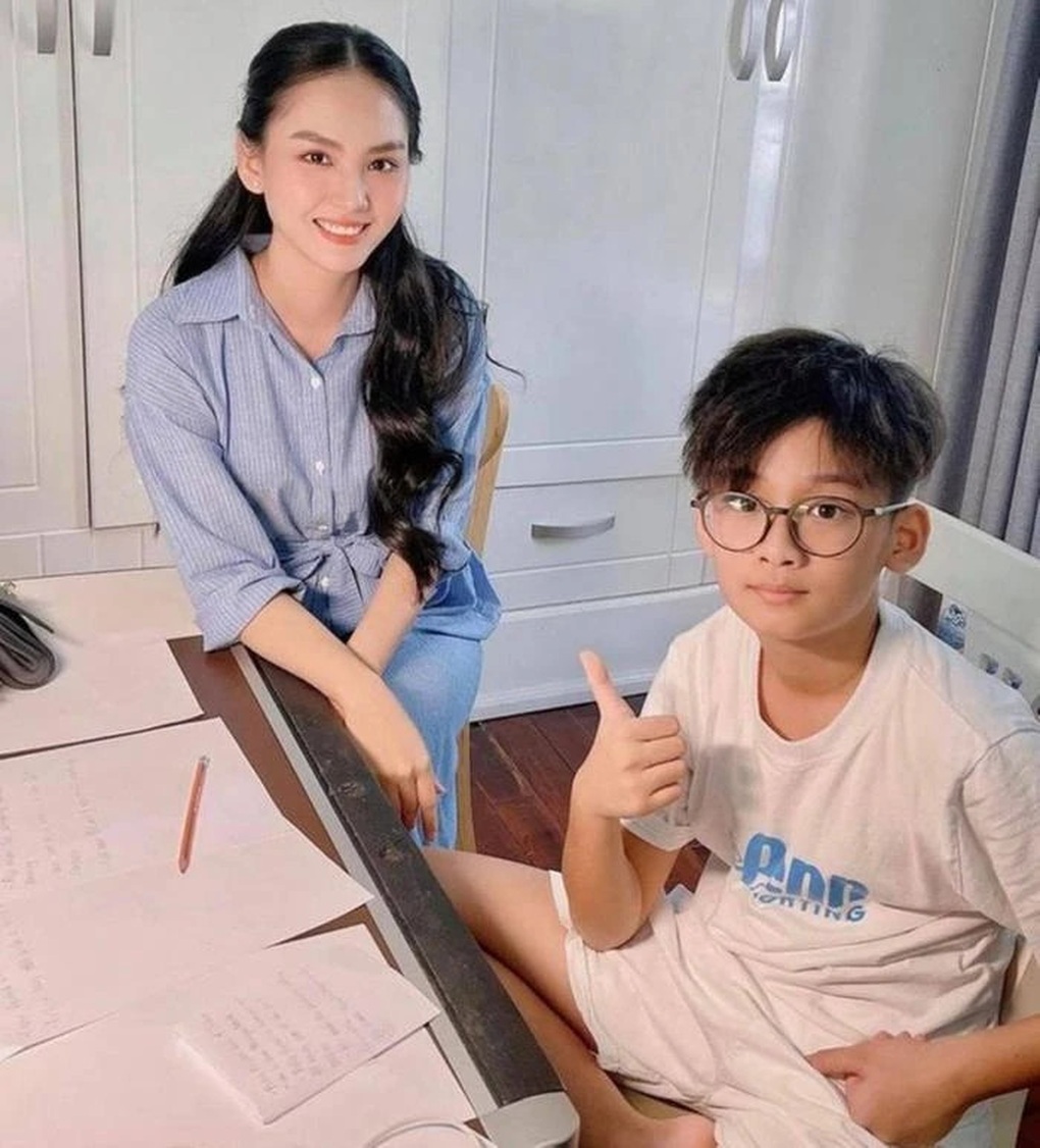 Dàn hoa hậu Việt thời chưa nổi tiếng: Bán hàng online, đi làm giúp việc - 4 Dàn hoa hậu Việt thời chưa nổi tiếng: Bán hàng online, đi làm giúp việc - 4
