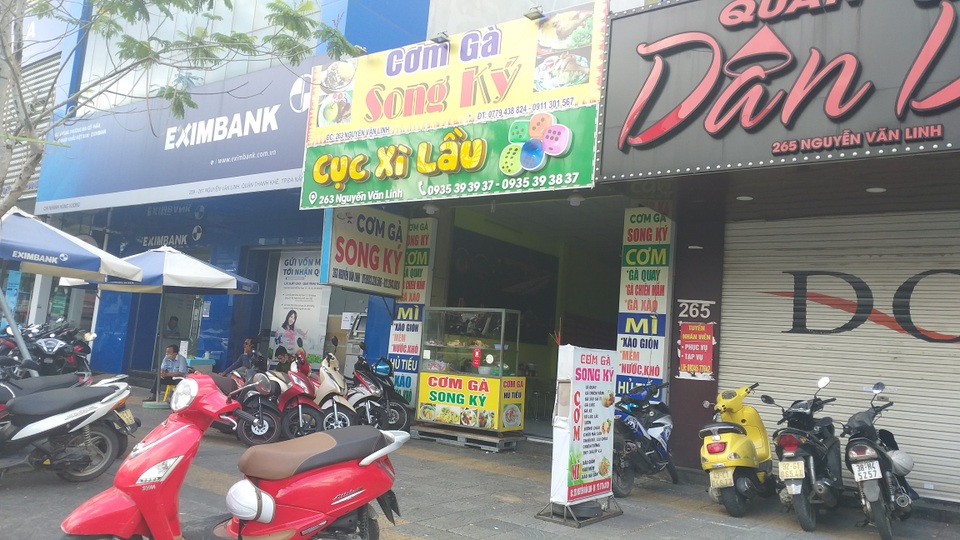 Đà Nẵng: Hết cách ly, nhiều hàng quán vẫn cửa đóng, then cài - 1 Đà Nẵng: Hết cách ly, nhiều hàng quán vẫn cửa đóng, then cài - 1