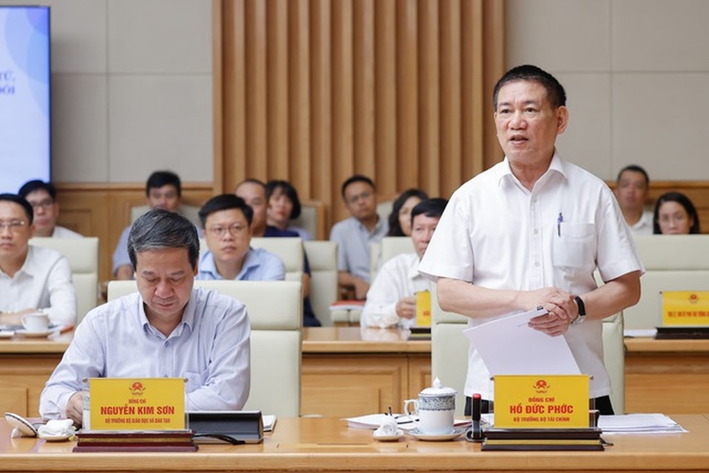 Livestream bán hàng qua mạng xã hội rất nhiều, Bộ trưởng đề nghị thu thuế - 1 Livestream bán hàng qua mạng xã hội rất nhiều, Bộ trưởng đề nghị thu thuế - 1