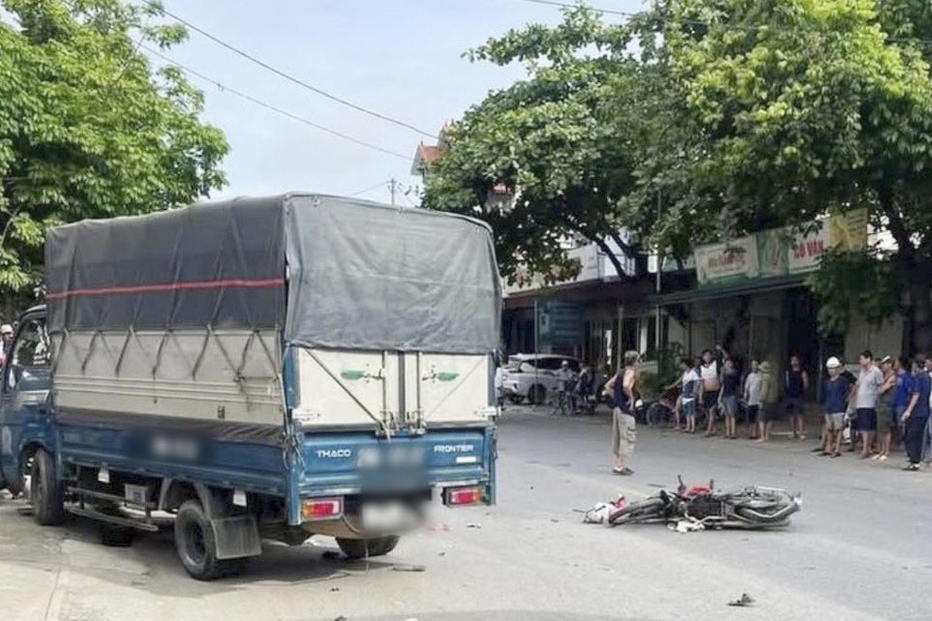 Một gia đình 3 người thương vong sau vụ va chạm liên hoàn trên quốc lộ - 1 Một gia đình 3 người thương vong sau vụ va chạm liên hoàn trên quốc lộ