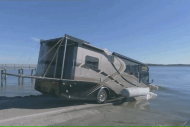 Bên trong chiếc motorhome lưỡng cư ra đời từ cách đây 2 thập kỷ