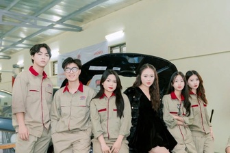 Làm sao để nhân viên lắp ốc vít, sửa ô tô cũng nói tốt tiếng Anh?