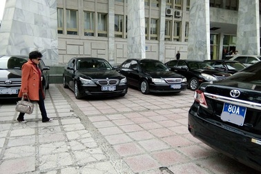 Thứ trưởng bắt taxi đi làm, xe chức danh và tài xế sẽ về đâu?