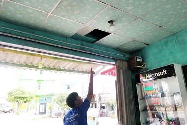 "Siêu đạo chích" dỡ mái tôn, cuỗm 80 điện thoại trong... 17 phút