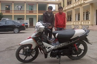 Sa lưới khi mang 2 xe trộm cắp đua tốc độ trên Quốc lộ