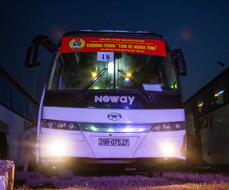 Chuyến xe nghĩa tình đưa 1.500 công nhân về quê ăn Tết - 6 Chuyến xe nghĩa tình đưa 1.500 công nhân về quê ăn Tết - 6