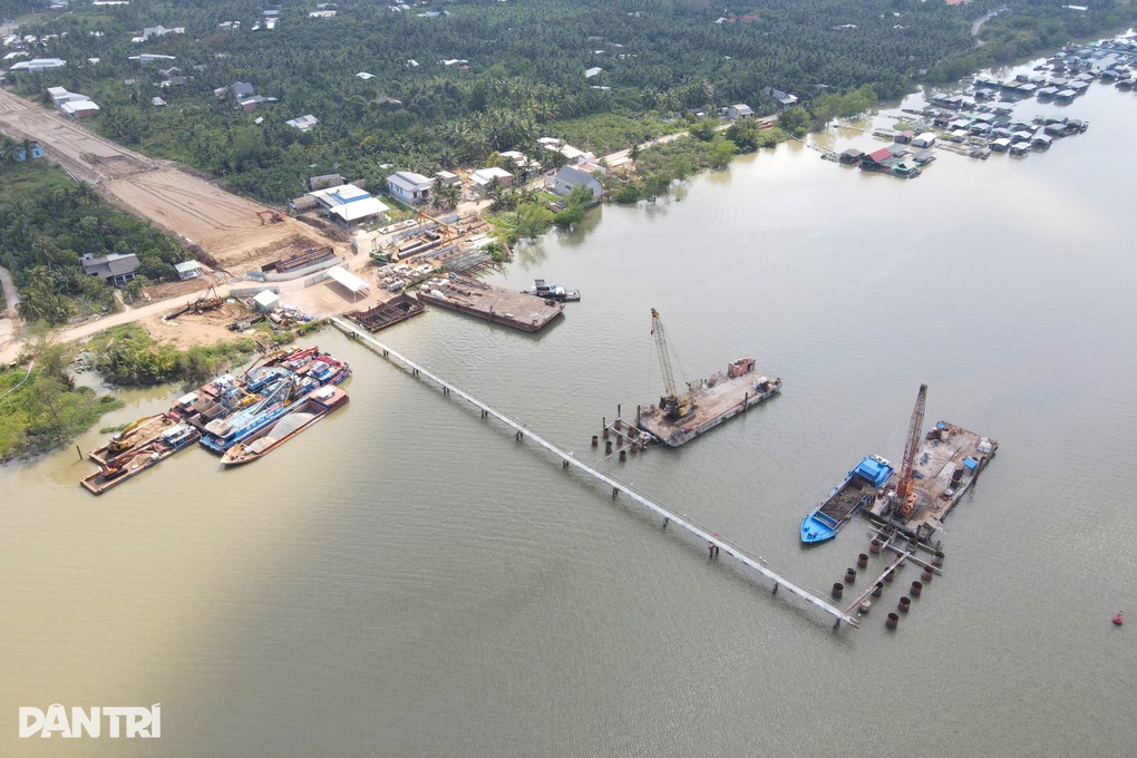Thủ tướng: Phấn đấu hoàn thành cầu Rạch Miễu 2 vượt tiến độ 6 tháng - 4 Thủ tướng: Phấn đấu hoàn thành cầu Rạch Miễu 2 vượt tiến độ 6 tháng - 4
