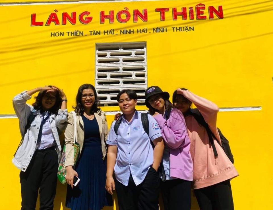 Du khách thích thú check-in làng bích họa đầu tiên ở Ninh Thuận - 1 Du khách thích thú check-in làng bích họa đầu tiên ở Ninh Thuận - 1