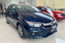 Ô tô cắt lỗ xả hàng, giảm tới 180 triệu đồng