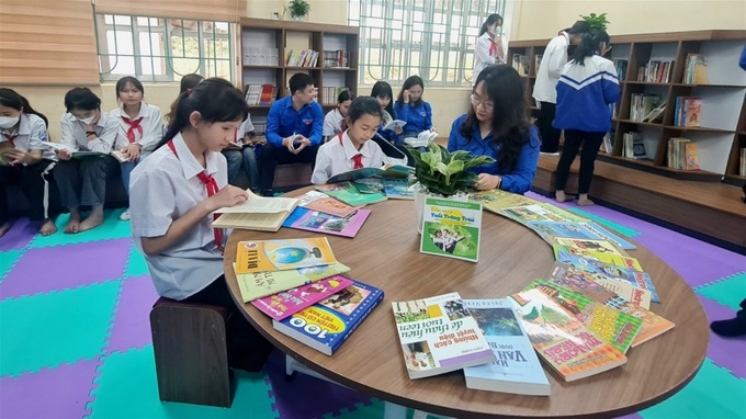 Đọc sách là một trong những biện pháp giải trí thú vị và hữu ích đối với bạn đọc tuổi TEEN.