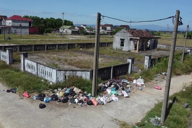 Khu tái định cư mỏ sắt lớn nhất Đông Nam Á hoang vắng, thành nơi vứt rác