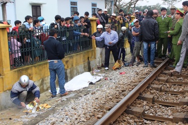 Đi làm thêm, bị tàu tông tử vong