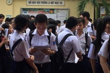 Cha mẹ “thúc” con học ngày, luyện đêm ôn thi lớp 10