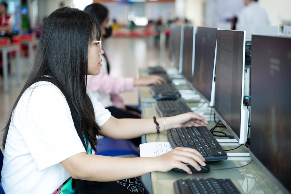 Những lý do giúp UEF được nhiều sĩ tử lựa chọn - 4 Những lý do giúp UEF được nhiều sĩ tử lựa chọn - 4
