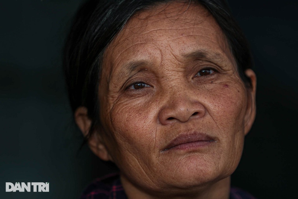 Nỗi đau của bà mẹ 14 con ở Hà Nội: Chồng mất, con đứa bệnh tật, đứa tù tội - 3 Nỗi đau của bà mẹ 14 con ở Hà Nội: Chồng mất, con đứa bệnh tật, đứa tù tội - 3