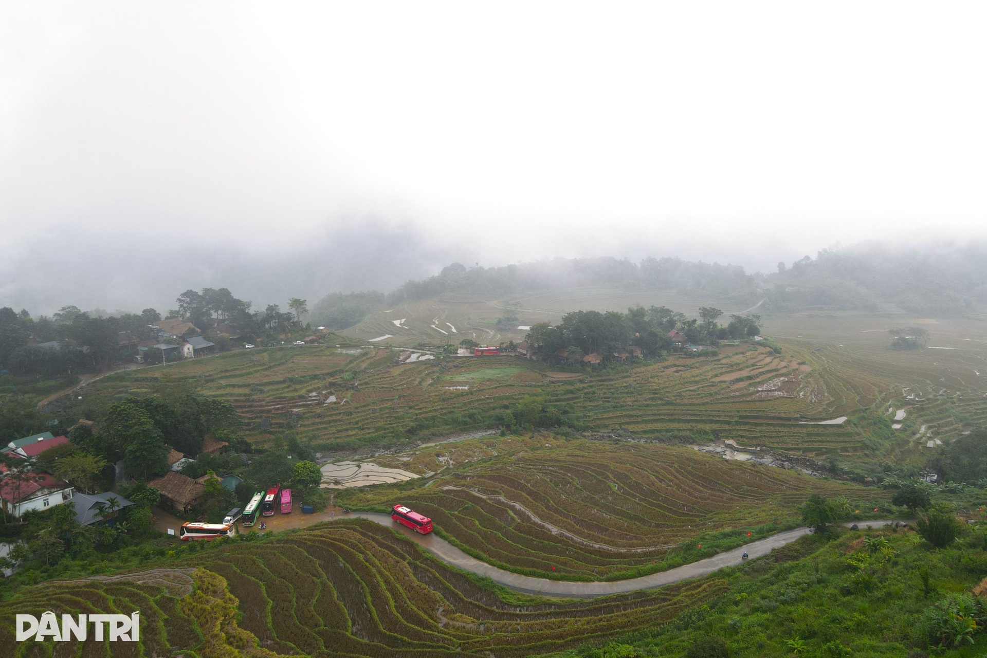 Ngắm bản làng Pù Luông trong làn sương mù mờ ảo - 1 Ngắm bản làng Pù Luông trong làn sương mù mờ ảo - 1
