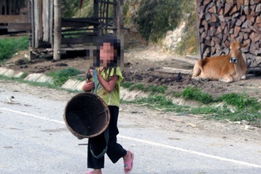 Hai bé gái bị hãm hại 