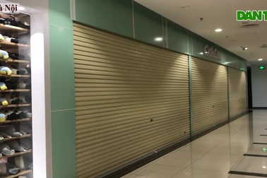 Hết cách ly, cửa hàng trong trung tâm thương mại vẫn lặng im như tờ