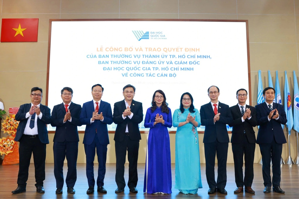 ĐH Quốc gia TPHCM trao quyết định bổ nhiệm 23 lãnh đạo 6 trường thành viên - 1