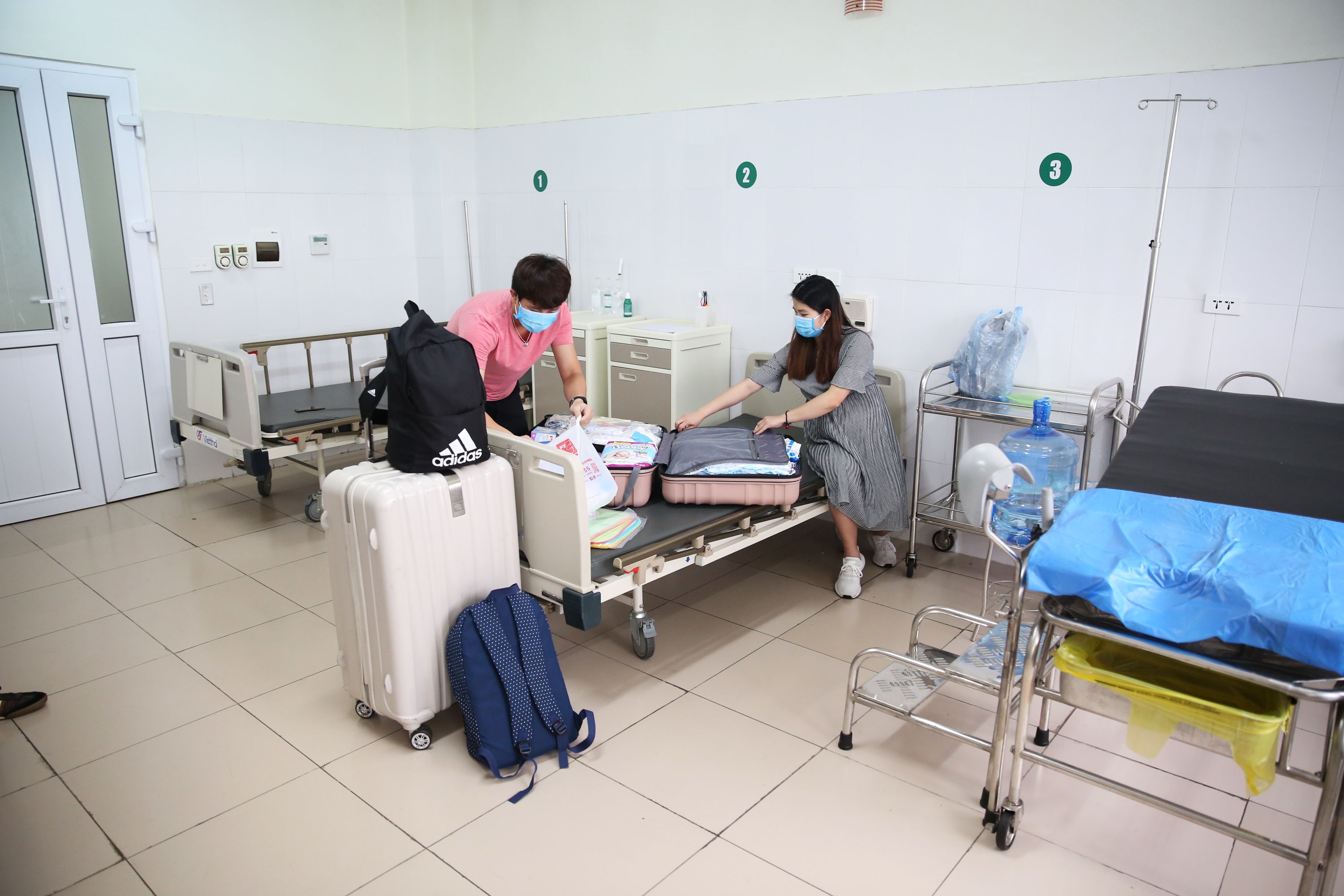 Căn phòng cách ly đặc biệt của hai vợ chồng thai phụ trở về từ Vũ Hán - 3 Căn phòng cách ly đặc biệt của hai vợ chồng thai phụ trở về từ Vũ Hán - 3
