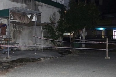 Dùng dao đâm chết hàng xóm vì mâu thuẫn tại quán nước